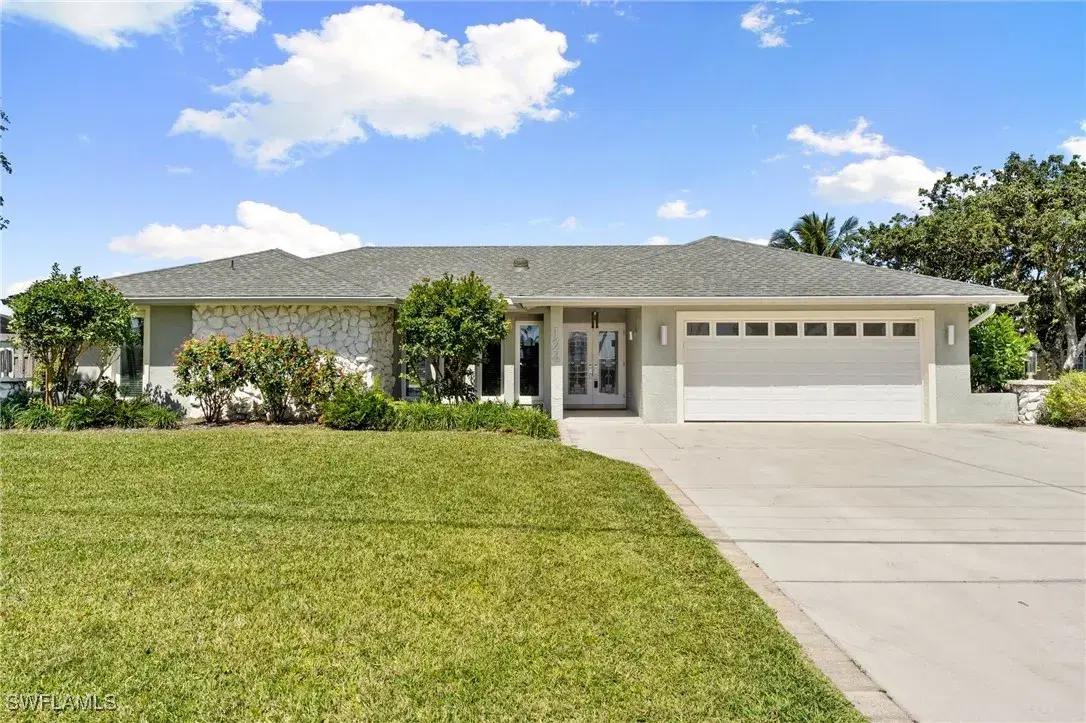 Picture of 124 E North Shore Ave, North Fort Myers, FL 33917