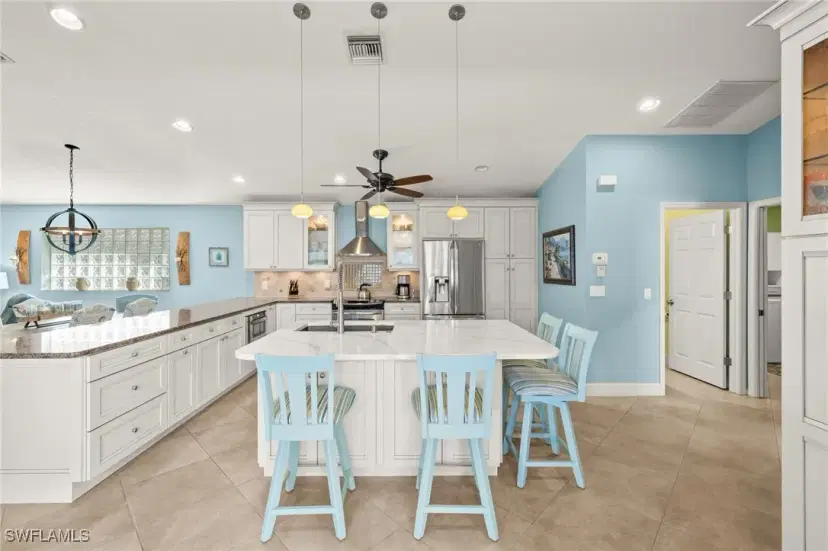 Picture of 12985 Beacon Cove Ln, Fort Myers FL 33919