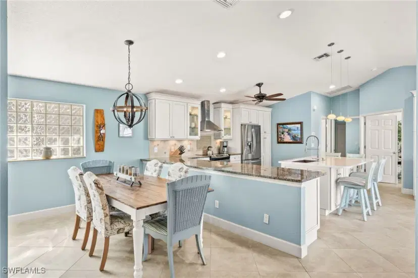 Picture of 12985 Beacon Cove Ln, Fort Myers FL 33919