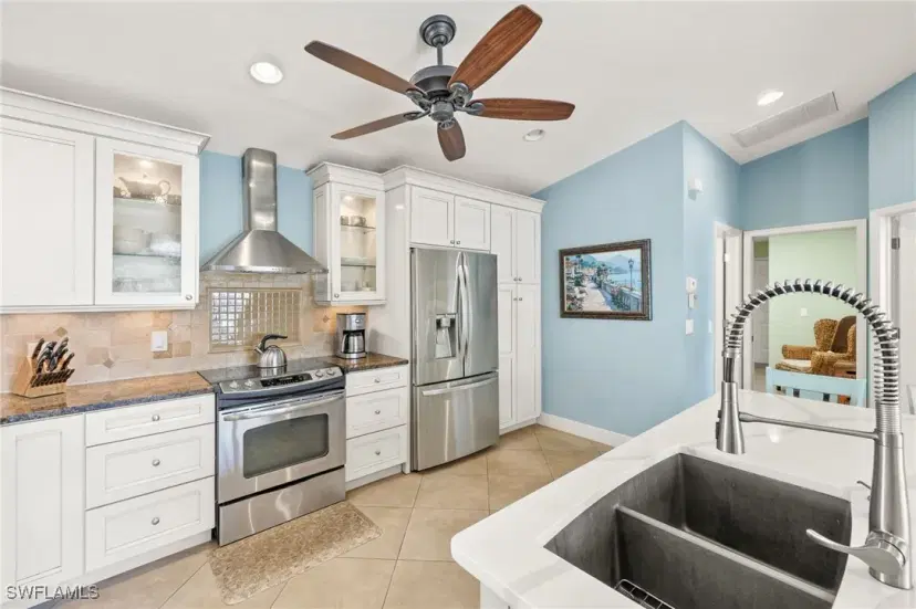Picture of 12985 Beacon Cove Ln, Fort Myers FL 33919
