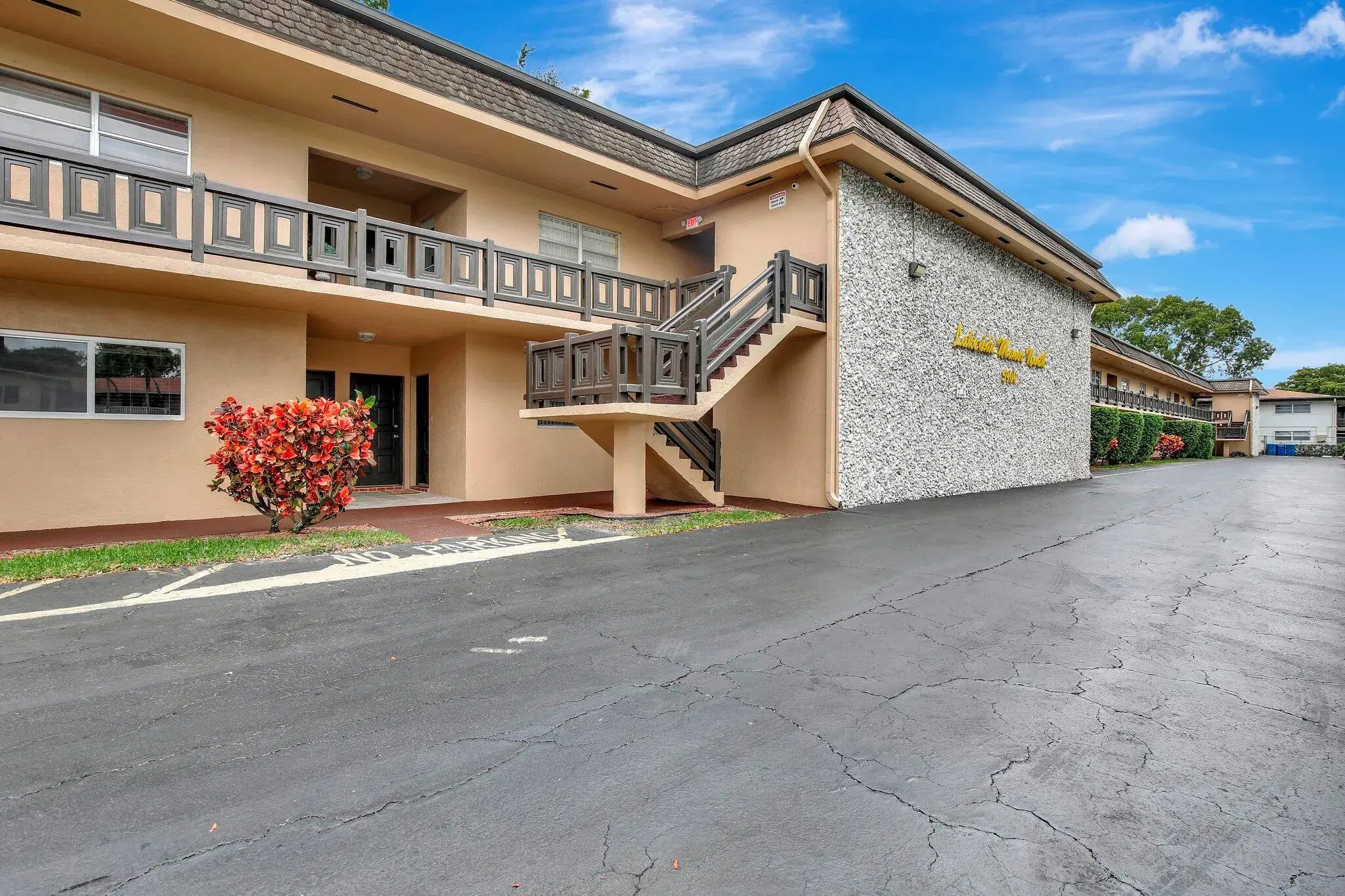 Picture of 5900 NW 17 Place 214, Sunrise, FL 33313