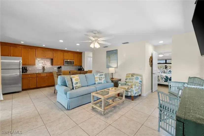 Picture of 1811 Olde Middle Gulf Dr 1, Sanibel FL 33957