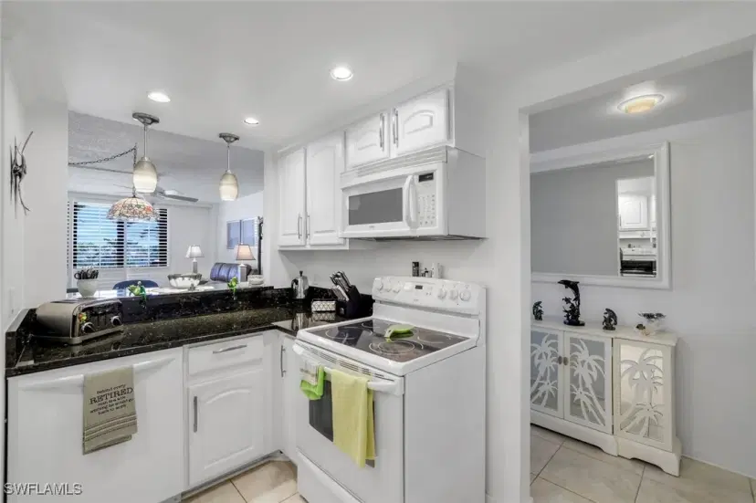 Picture of 180 Seaview Ct 400, Marco Island FL 34145