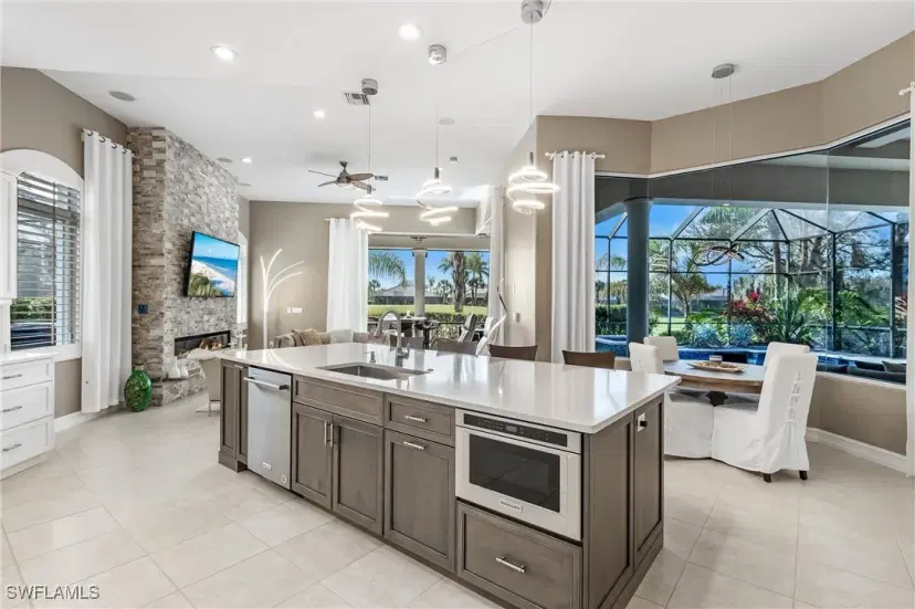 Picture of 8910 Shenendoah Cir, Naples FL 34113