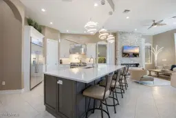 Picture of 8910 Shenendoah Cir, Naples, FL 34113