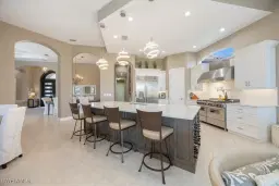 Picture of 8910 Shenendoah Cir, Naples, FL 34113