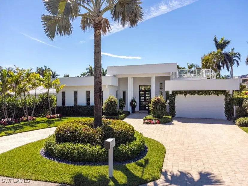 Picture of 2261 Trout Ct, Naples FL 34102