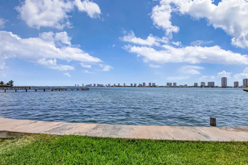 Picture of 2936 Lake Shore Drive 309, Riviera Beach FL 33404