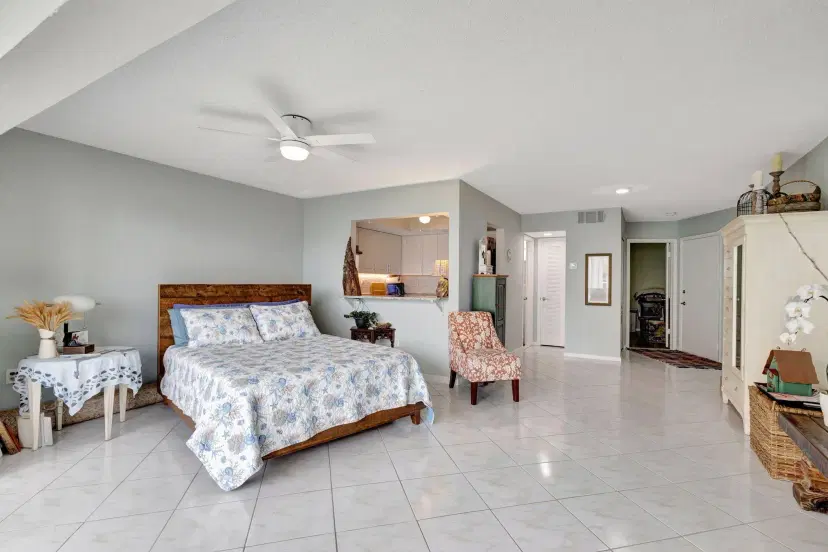 Picture of 2936 Lake Shore Drive 309, Riviera Beach FL 33404