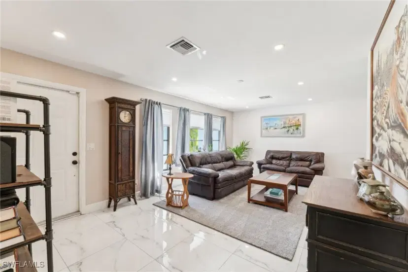 Picture of 401 SE 14Th Ter, Cape Coral FL 33990