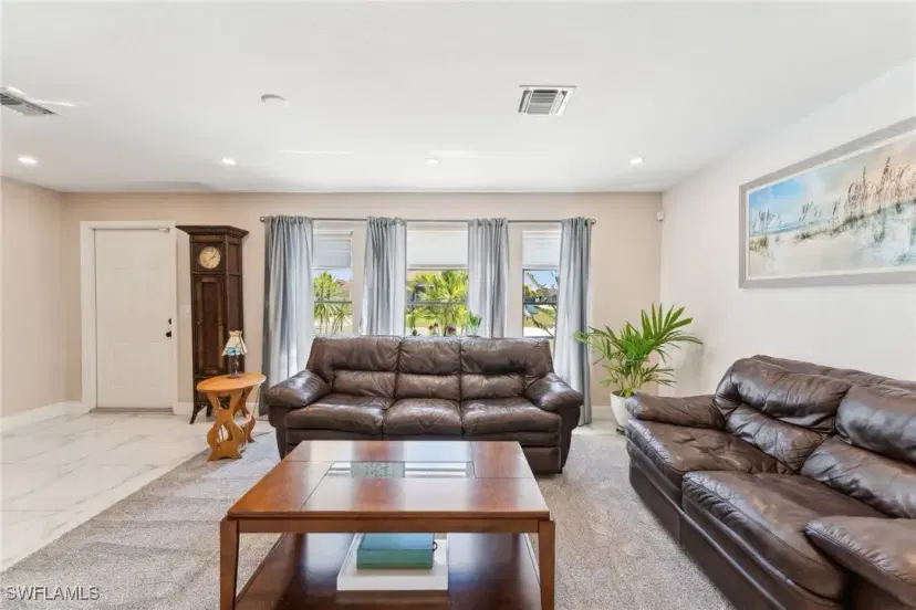 Picture of 401 SE 14Th Ter, Cape Coral FL 33990