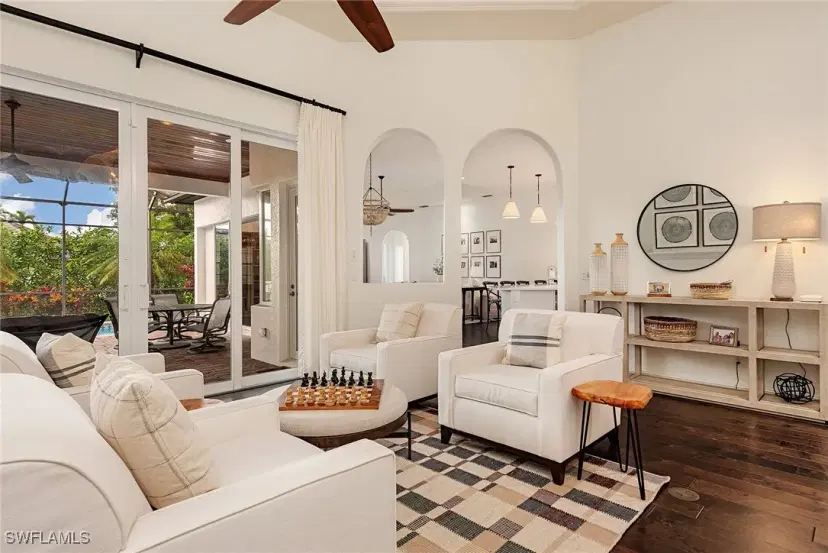 Picture of 819 Bentwood Dr, Naples FL 34108