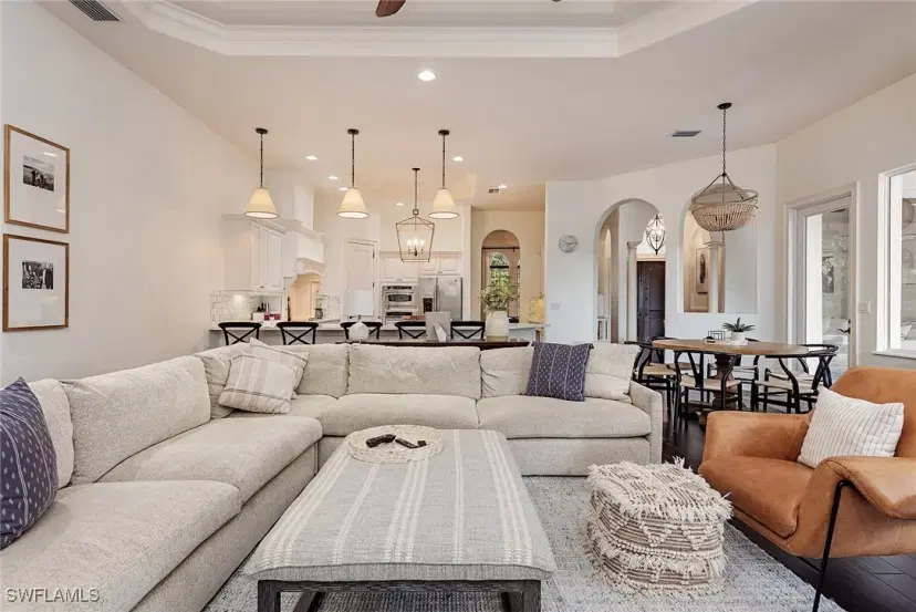 Picture of 819 Bentwood Dr, Naples FL 34108