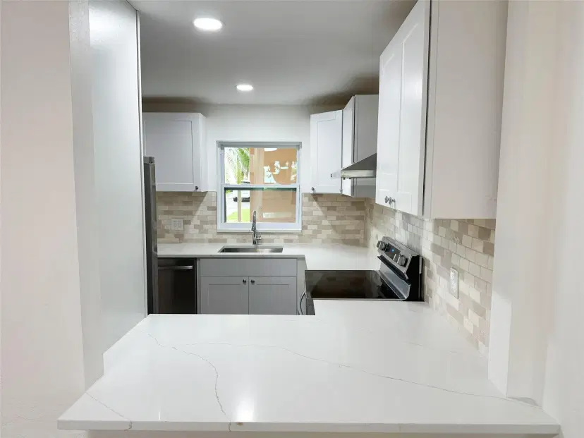 Picture of 9471 Evergreen Pl 105, Davie FL 33324