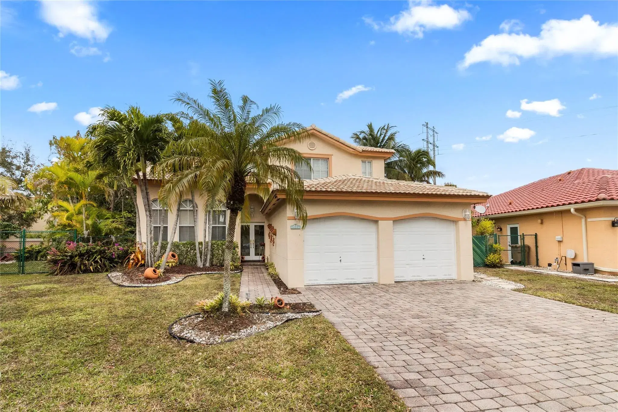 Picture of 14221 N Royal Cove Cir, Davie, FL 33325