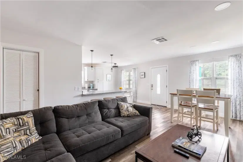 Picture of 3553 Thomasson Dr, Naples FL 34112