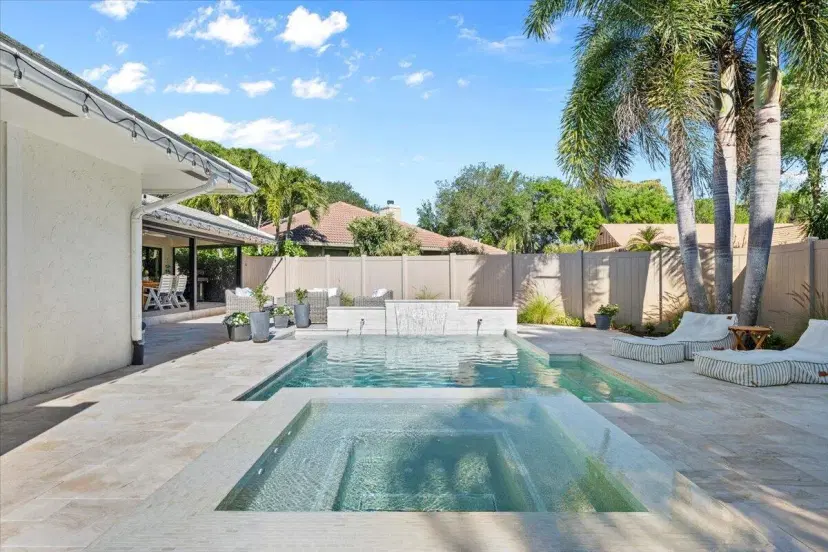 Picture of 17 Glengary Road, Palm Beach Gardens FL 33418