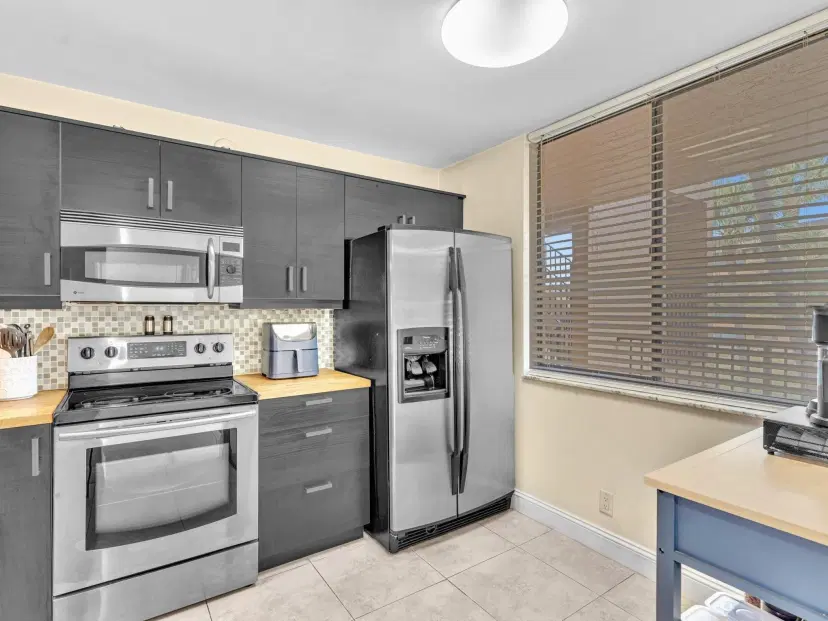 Picture of 8592 W Sunrise Blvd 202, Plantation FL 33322