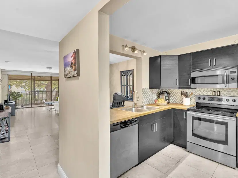 Picture of 8592 W Sunrise Blvd 202, Plantation FL 33322