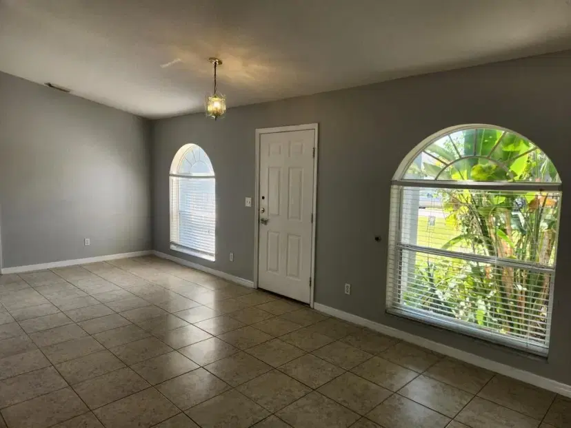 Picture of 441 SE Starflower Avenue, Port St Lucie FL 34983
