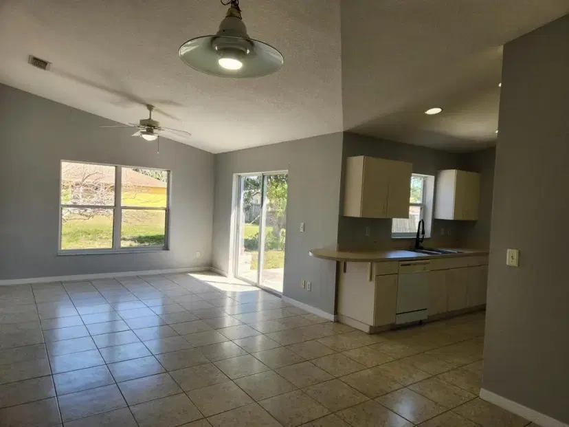 Picture of 441 SE Starflower Avenue, Port St Lucie FL 34983