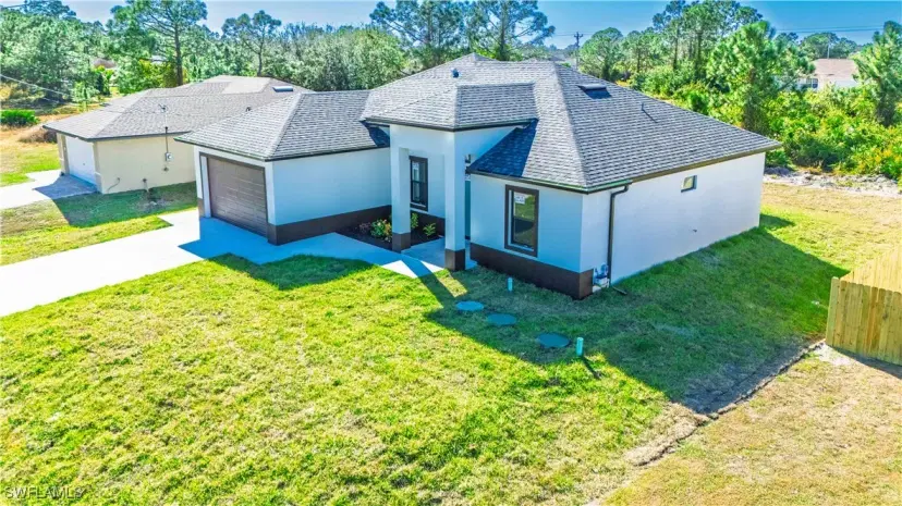 Picture of 510 Cottonwood Ave S, Lehigh Acres FL 33974