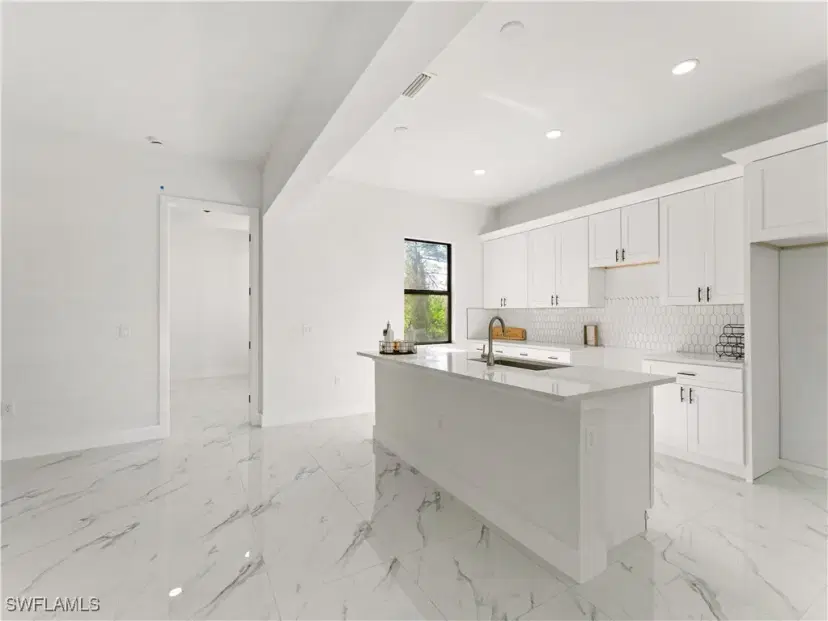 Picture of 510 Cottonwood Ave S, Lehigh Acres FL 33974