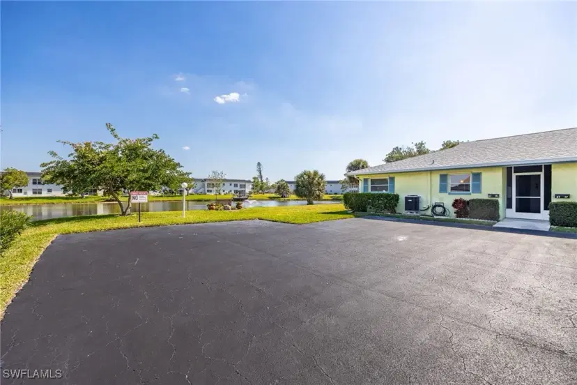 Picture of 1050 Lake Mcgregor Dr 6715, Fort Myers FL 33919