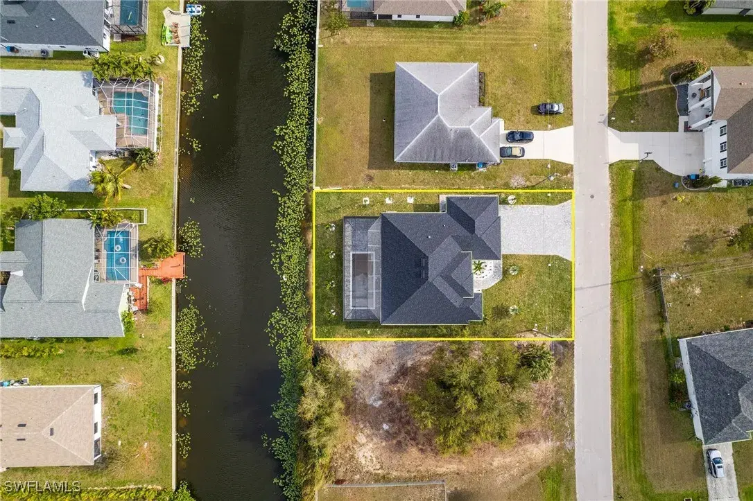 Picture of 807 SW 11Th Ct, Cape Coral, FL 33991