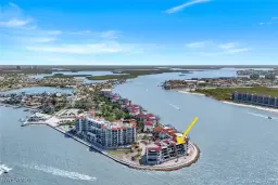 Picture of 642 La Peninsula Blvd, Naples, FL 34113