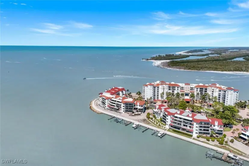 Picture of 642 La Peninsula Blvd, Naples FL 34113