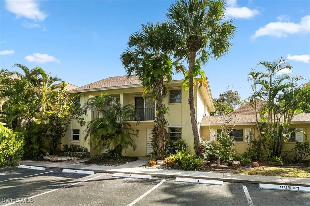 Picture of 1201 Solana Rd 3, Naples, FL 34103