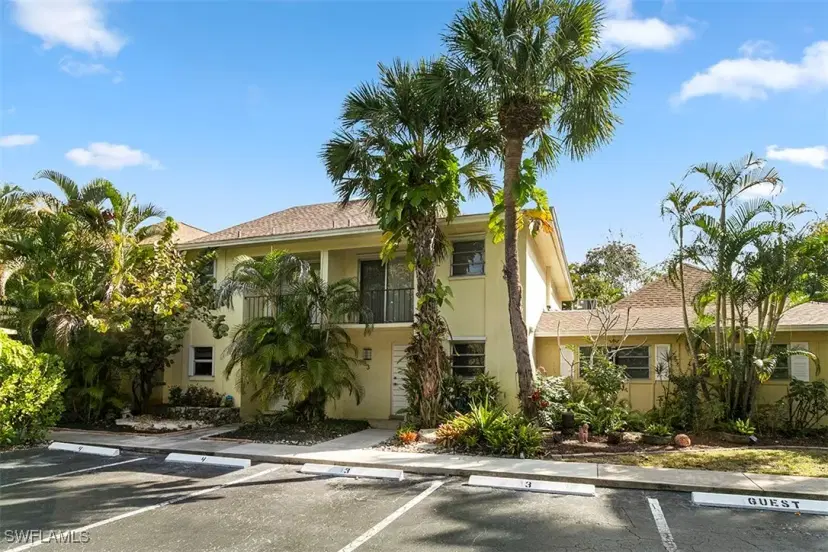 Picture of 1201 Solana Rd 3, Naples FL 34103