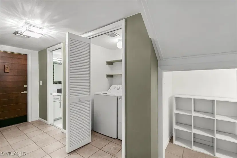 Picture of 1201 Solana Rd 3, Naples FL 34103