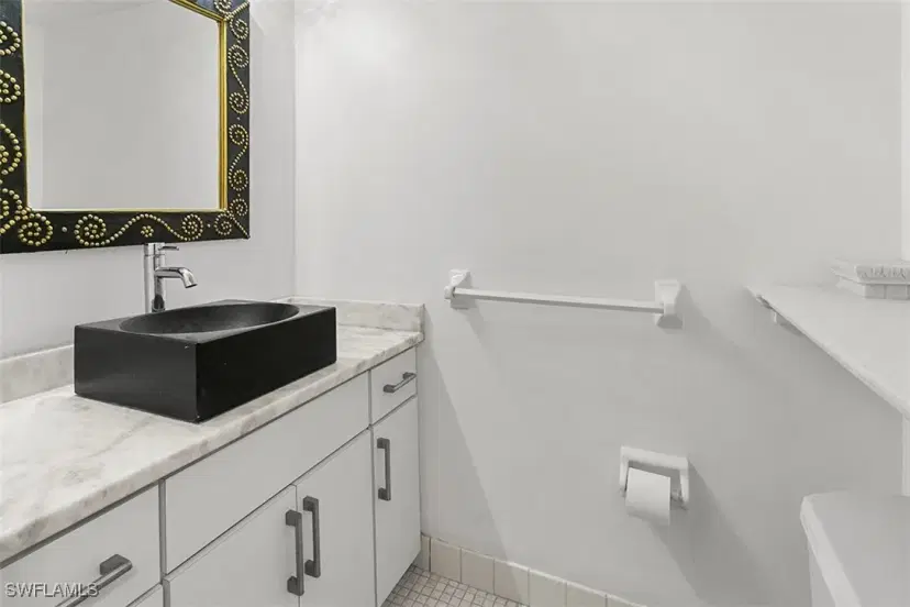 Picture of 1201 Solana Rd 3, Naples FL 34103