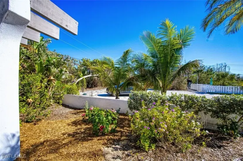 Picture of 312 Periwinkle Way 9, Sanibel FL 33957