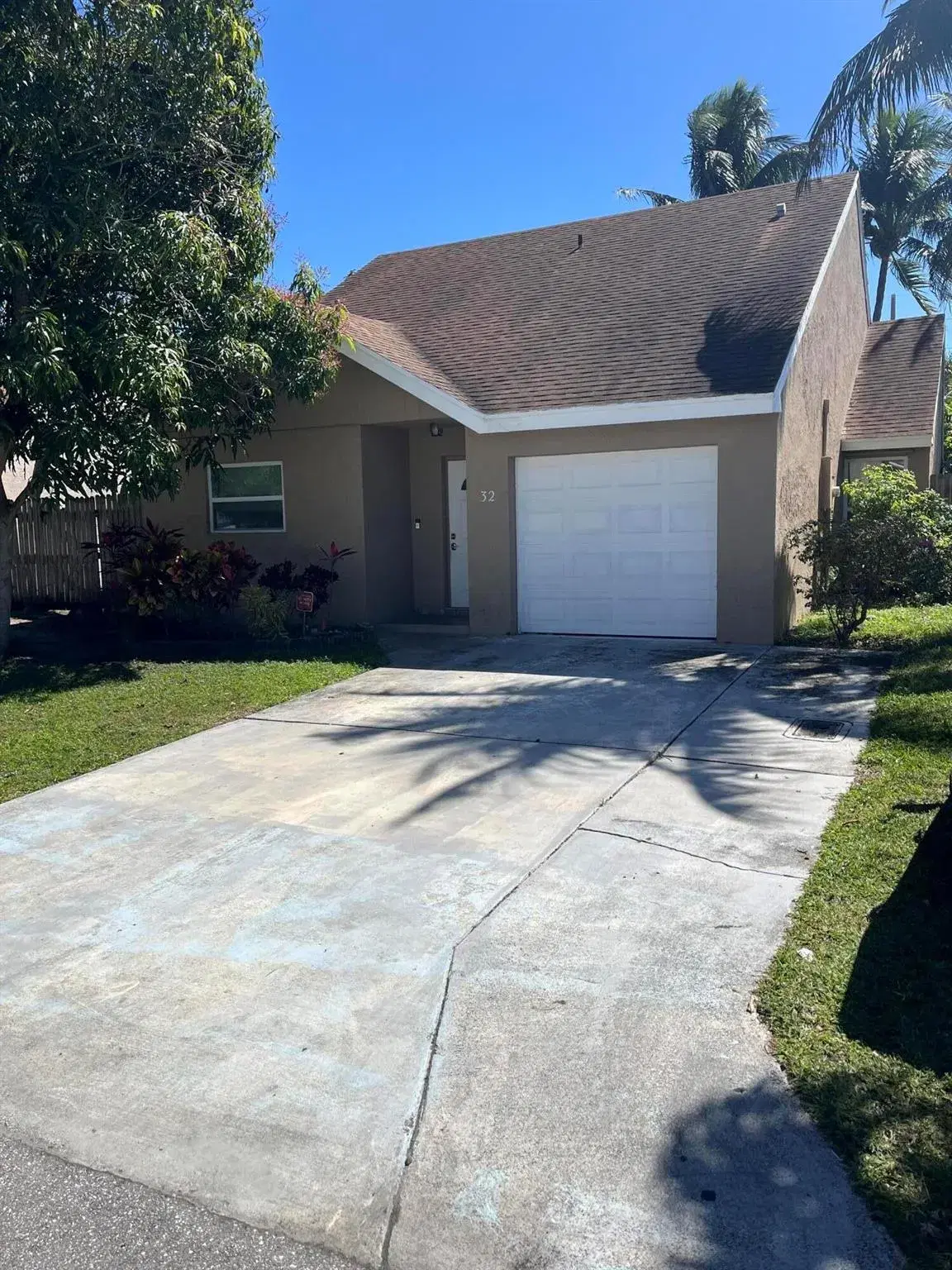 Picture of 32 Peachtree Place, Boynton Beach, FL 33436