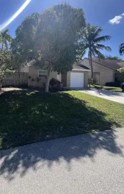 Picture of 32 Peachtree Place, Boynton Beach, FL 33436