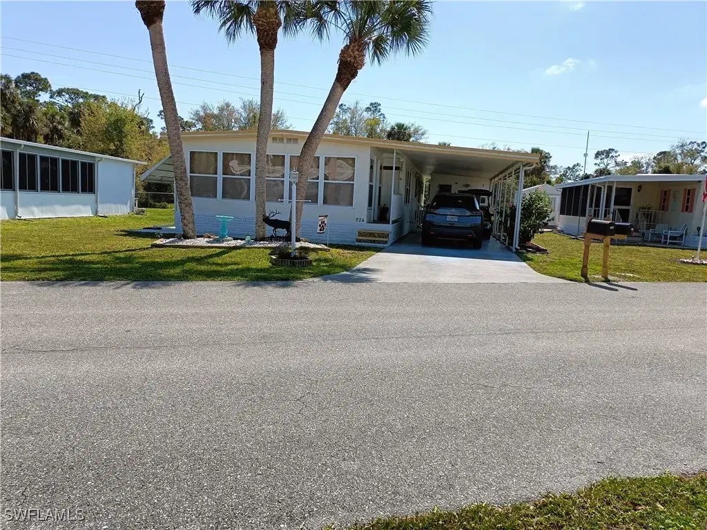 Picture of 524 Timber Ln S, North Fort Myers, FL 33917