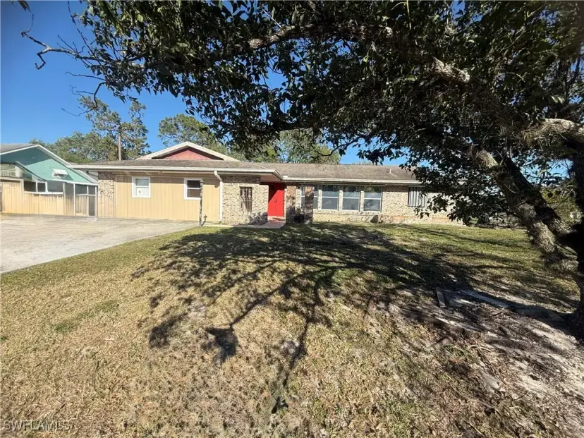 Picture of 1661 Country Club Pkwy, Lehigh Acres FL 33936
