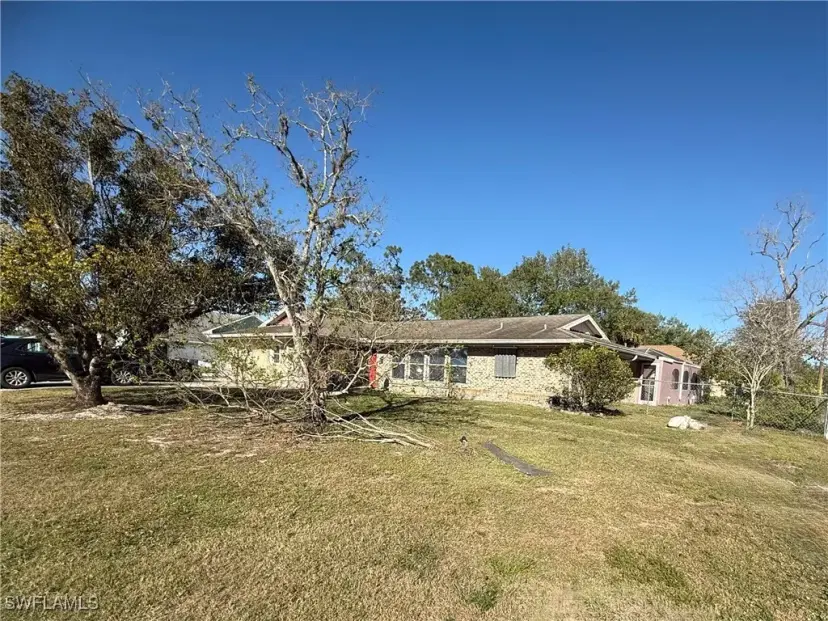 Picture of 1661 Country Club Pkwy, Lehigh Acres FL 33936
