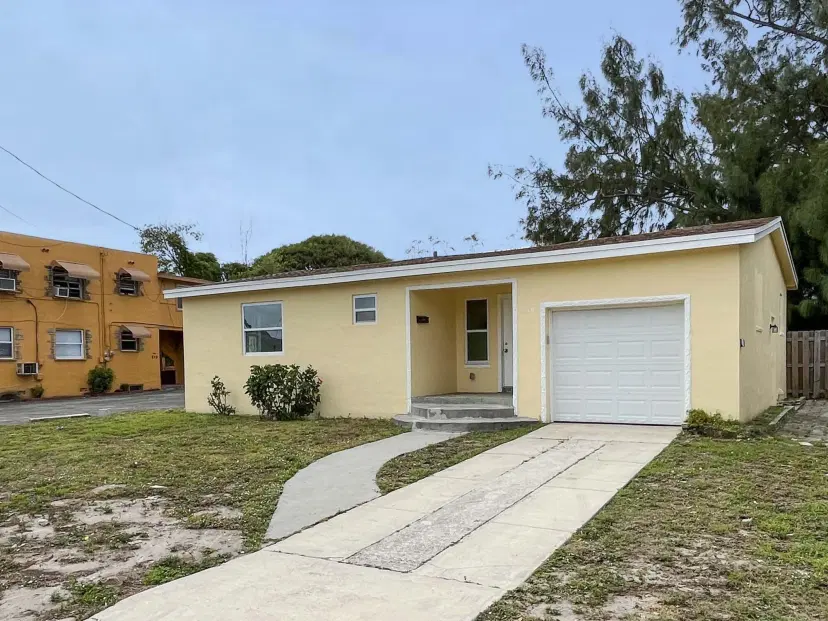 Picture of 4301 Pinewood Avenue, West Palm Beach FL 33407