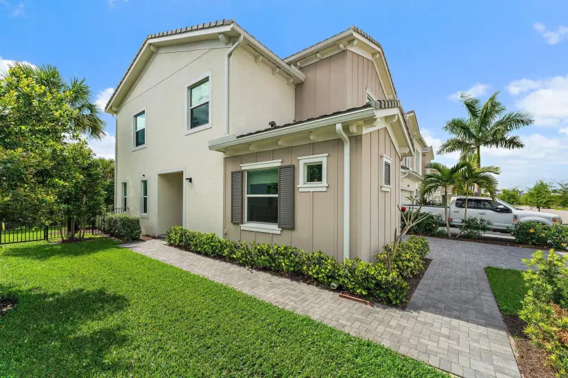 Picture of 16300 Oakview Drive, Westlake FL 33470