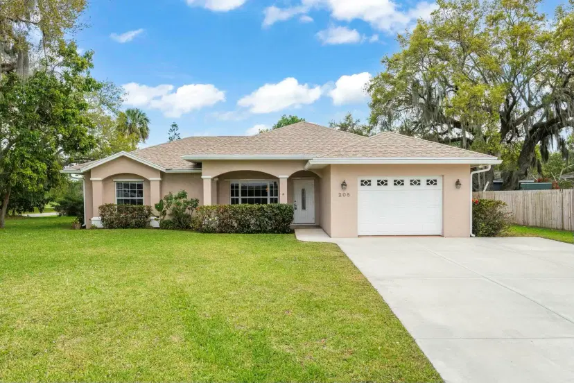 Picture of 205 SE 5Th Avenue, Okeechobee FL 34974