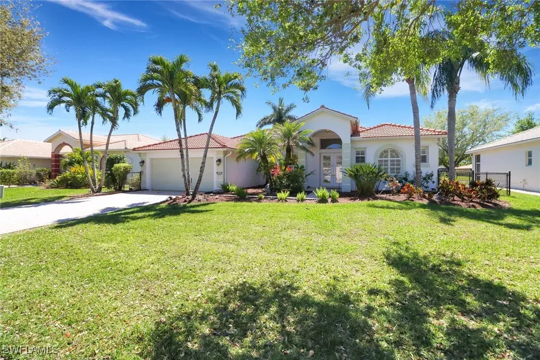 Picture of 984 Chesapeake Bay Ct, Naples, FL 34120