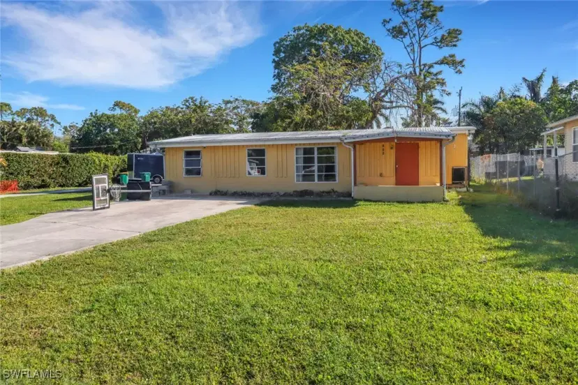 Picture of 156 4Th St, Naples FL 34113