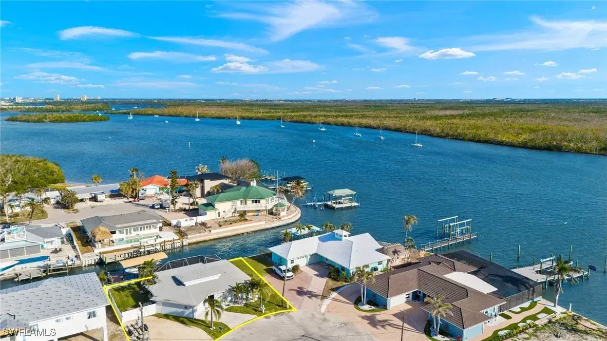 Picture of 467 Madison Ct, Fort Myers Beach, FL 33931
