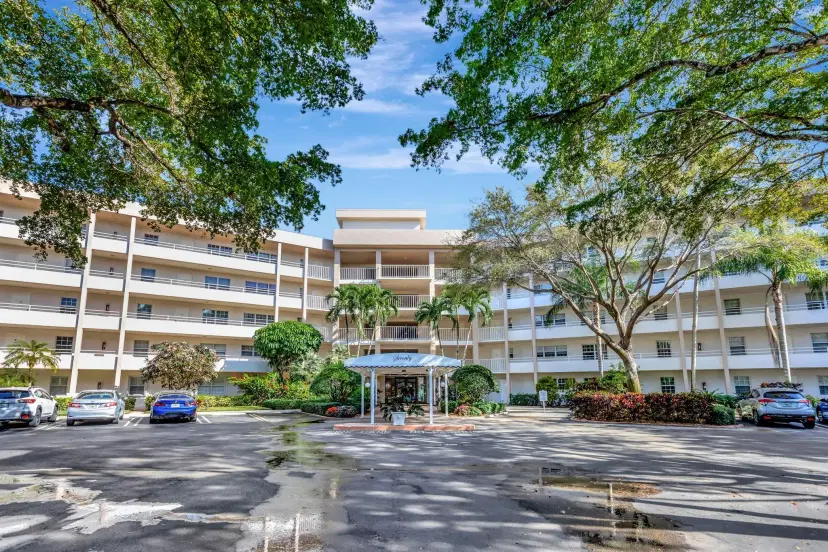 Picture of 3800 W Oaks Clubhouse Dr 402, Pompano Beach FL 33069