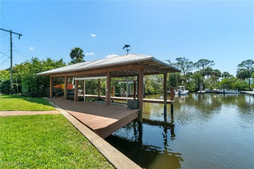 Picture of 2180 Harbor Ln, Naples FL 34104