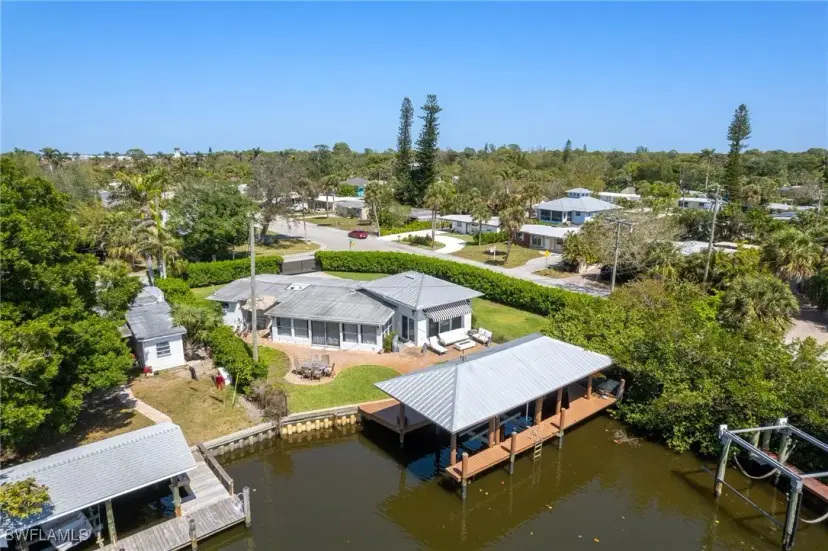 Picture of 2180 Harbor Ln, Naples FL 34104